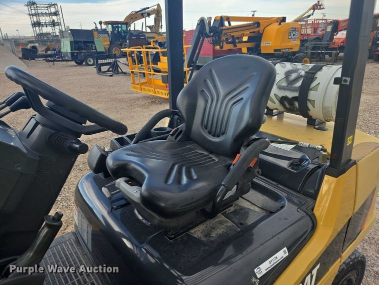 image for item DY1178 Caterpillar GP33N forklift