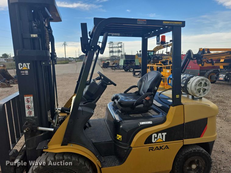 image for item DY1178 Caterpillar GP33N forklift
