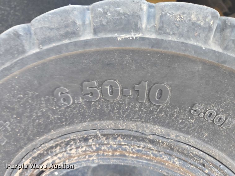 image for item DY1178 Caterpillar GP33N forklift