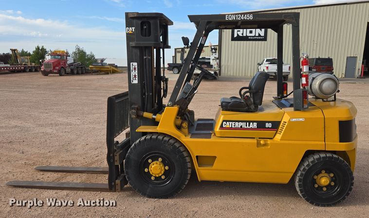 image for item DY1190 Caterpillar GP40 forklift