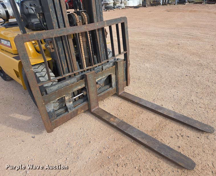 image for item DY1190 Caterpillar GP40 forklift