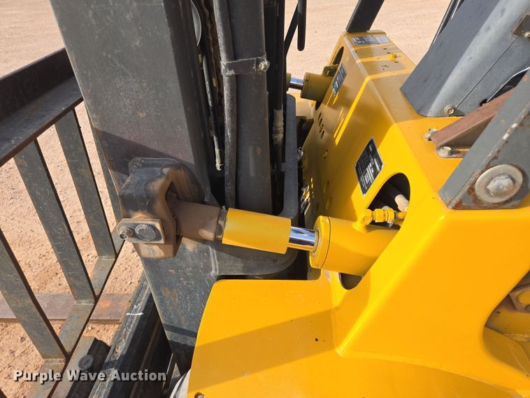 image for item DY1190 Caterpillar GP40 forklift