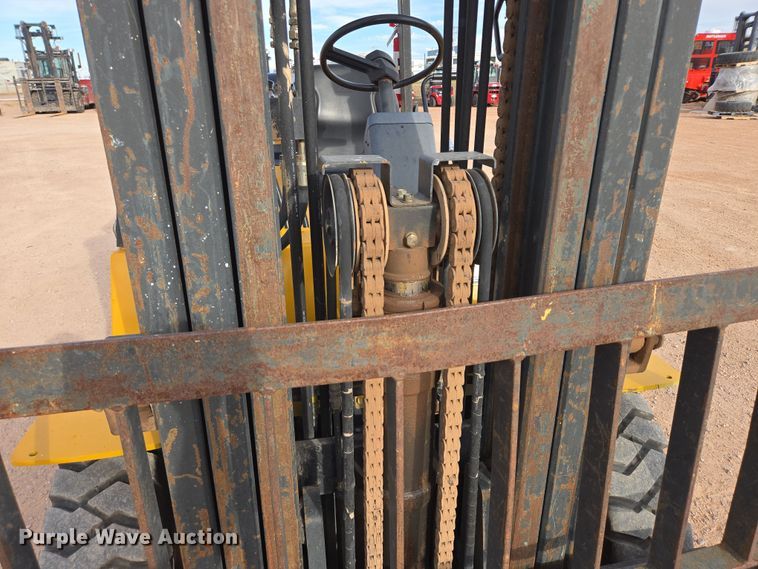 image for item DY1190 Caterpillar GP40 forklift