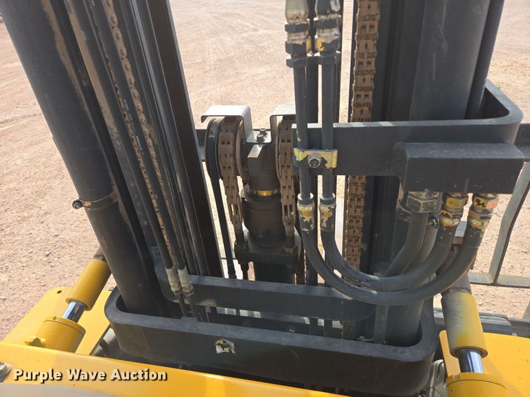 image for item DY1190 Caterpillar GP40 forklift