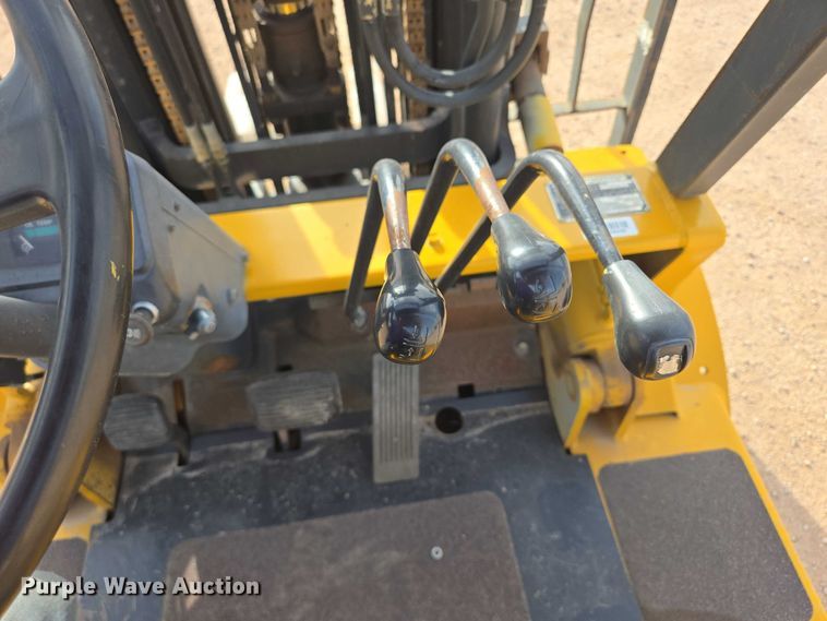 image for item DY1190 Caterpillar GP40 forklift