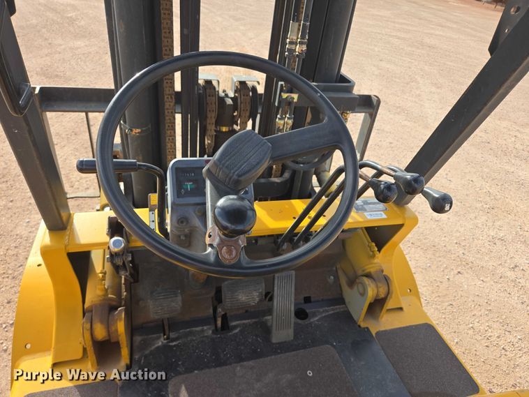 image for item DY1190 Caterpillar GP40 forklift