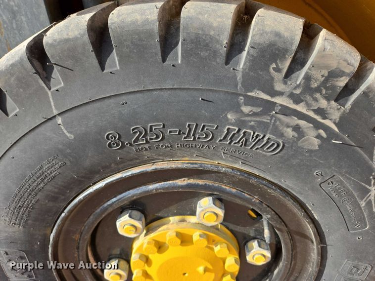 image for item DY1190 Caterpillar GP40 forklift