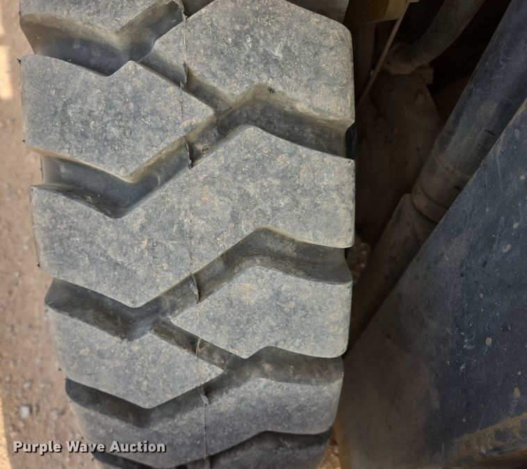 image for item DY1190 Caterpillar GP40 forklift