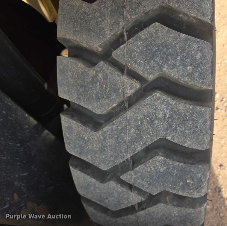 image for item DY1190 Caterpillar GP40 forklift