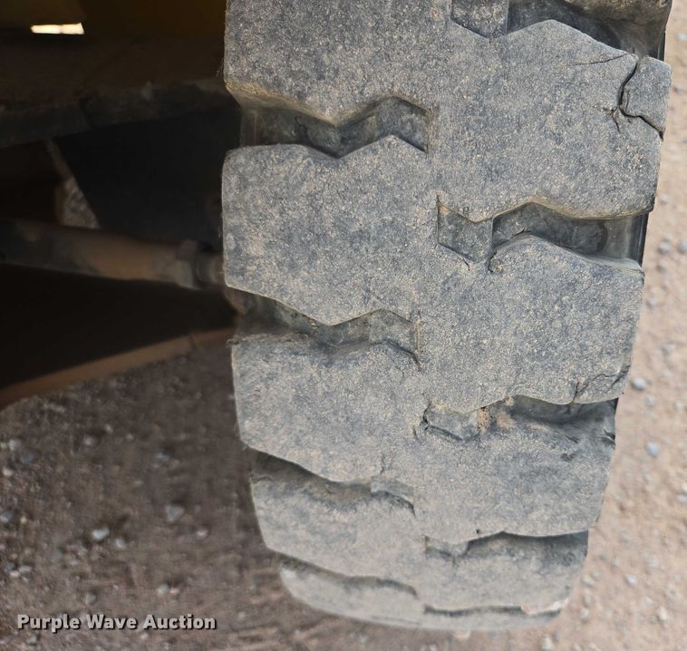 image for item DY1190 Caterpillar GP40 forklift