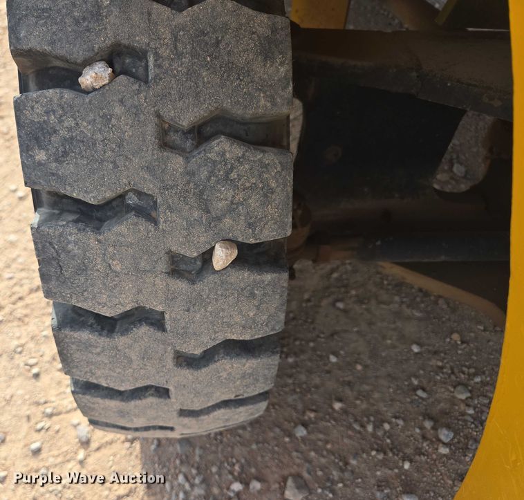 image for item DY1190 Caterpillar GP40 forklift