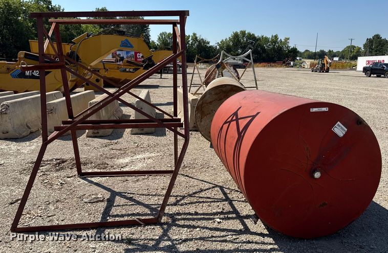 image for item DZ4259 (2) fuel tanks