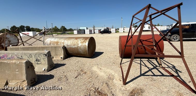 image for item DZ4259 (2) fuel tanks