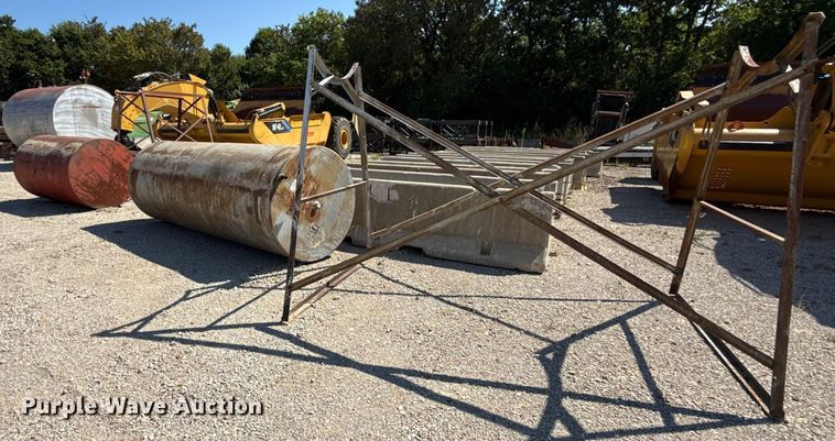 image for item DZ4259 (2) fuel tanks