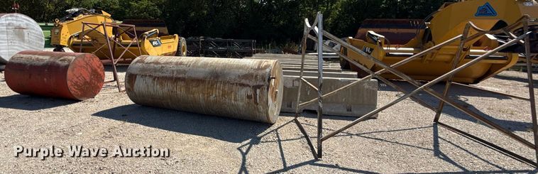 image for item DZ4259 (2) fuel tanks