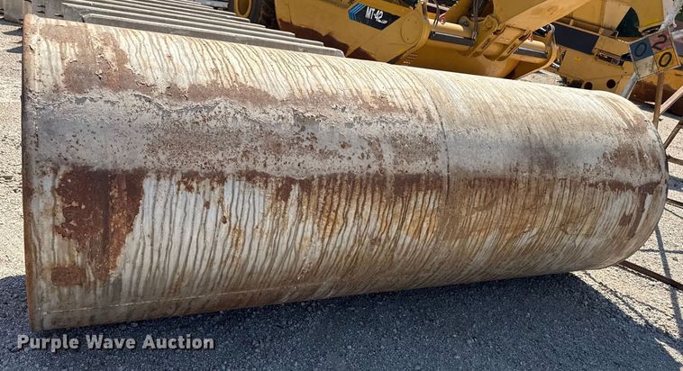 image for item DZ4259 (2) fuel tanks