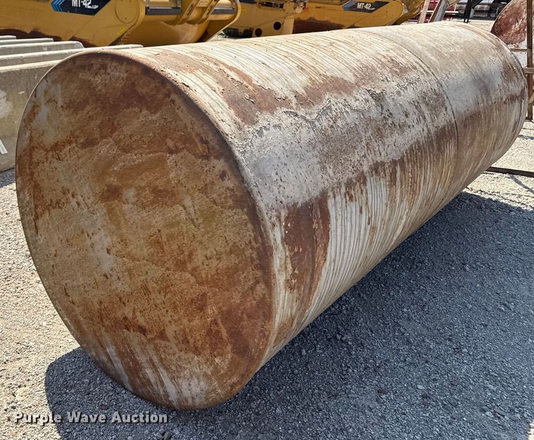 image for item DZ4259 (2) fuel tanks