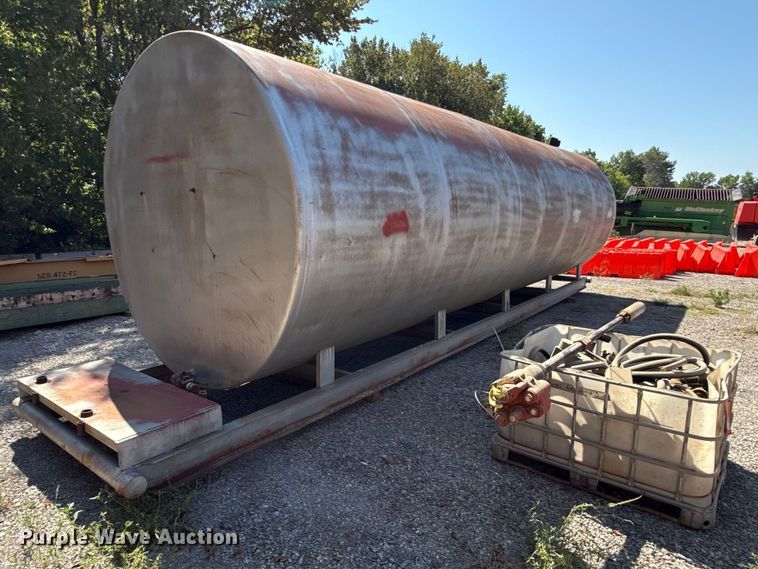 image for item DZ4261 Fuel tank