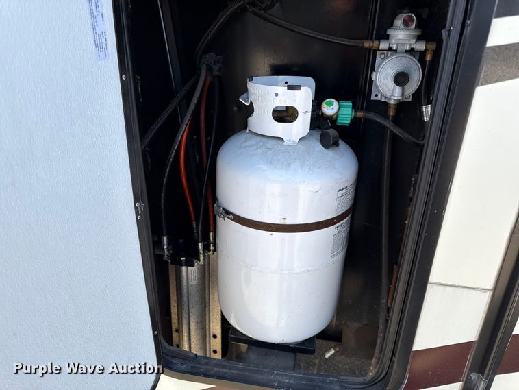 image for item DZ4269 2017 Heartland 3965DSS Big country camper