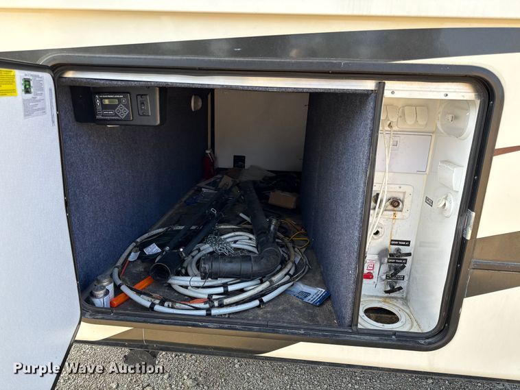 image for item DZ4269 2017 Heartland 3965DSS Big country camper