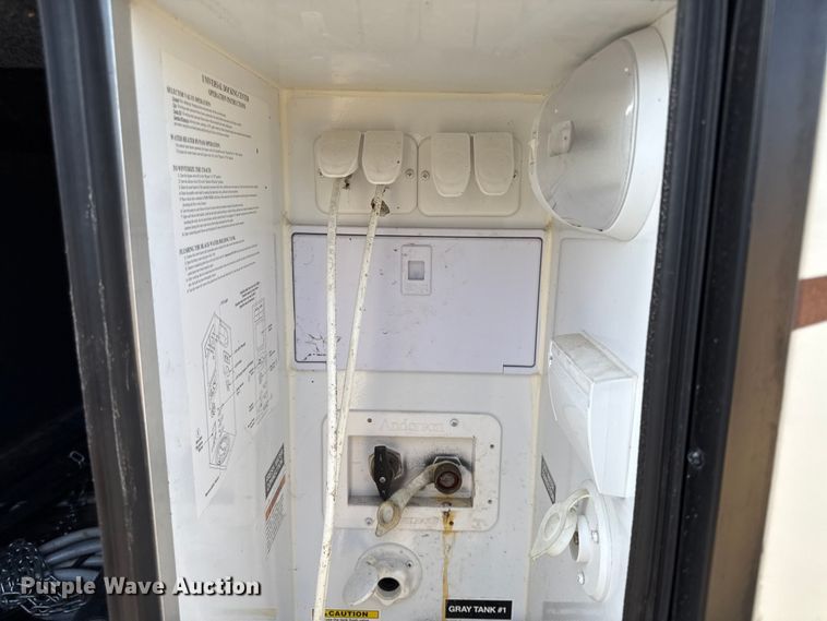 image for item DZ4269 2017 Heartland 3965DSS Big country camper