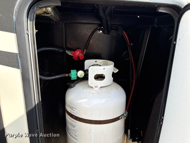 image for item DZ4269 2017 Heartland 3965DSS Big country camper