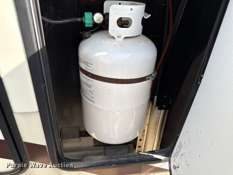 image for item DZ4269 2017 Heartland 3965DSS Big country camper