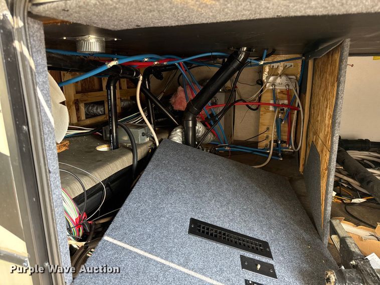 image for item DZ4269 2017 Heartland 3965DSS Big country camper