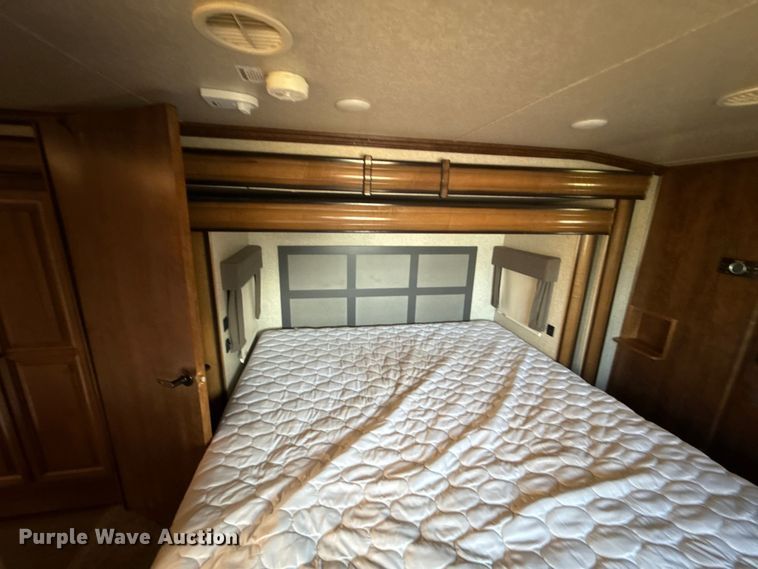 image for item DZ4269 2017 Heartland 3965DSS Big country camper