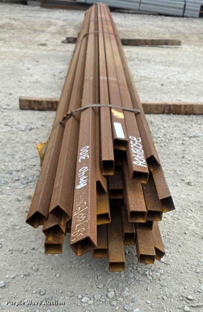 image for item DZ6268 Approximately 40 pieces of square tubing