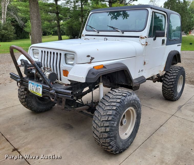 image for item DZ6485 1990 Jeep Wrangler SUV