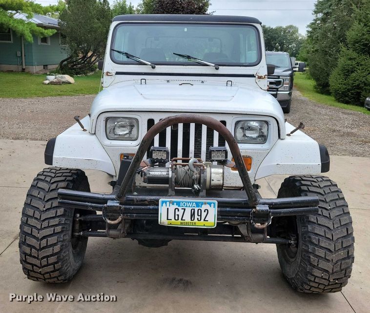 image for item DZ6485 1990 Jeep Wrangler SUV