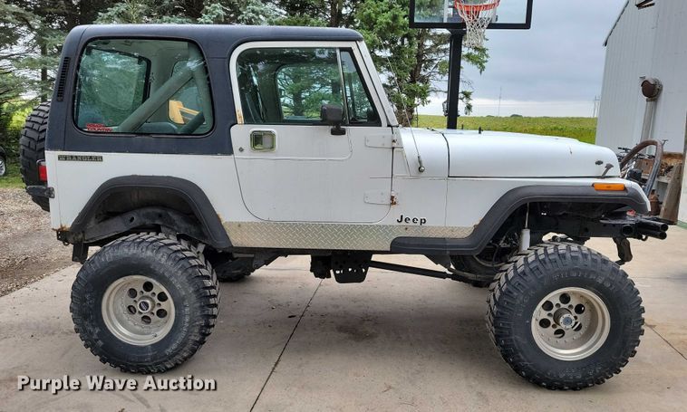 image for item DZ6485 1990 Jeep Wrangler SUV