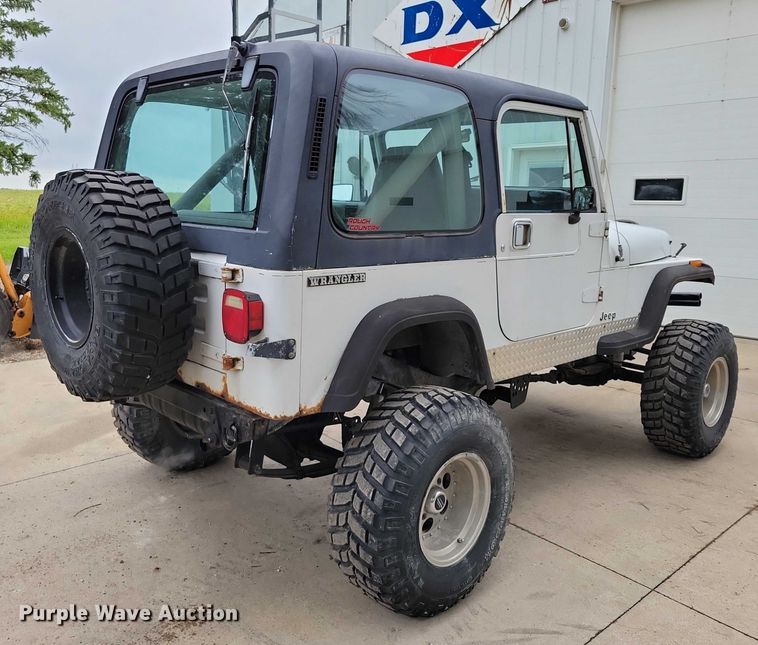 image for item DZ6485 1990 Jeep Wrangler SUV