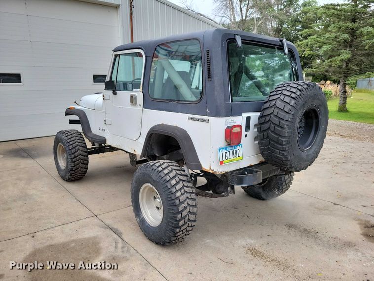 image for item DZ6485 1990 Jeep Wrangler SUV