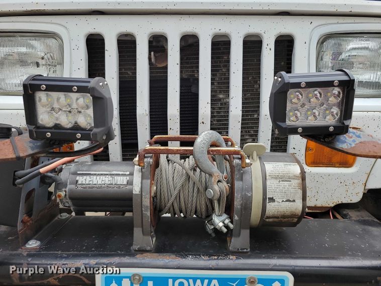 image for item DZ6485 1990 Jeep Wrangler SUV