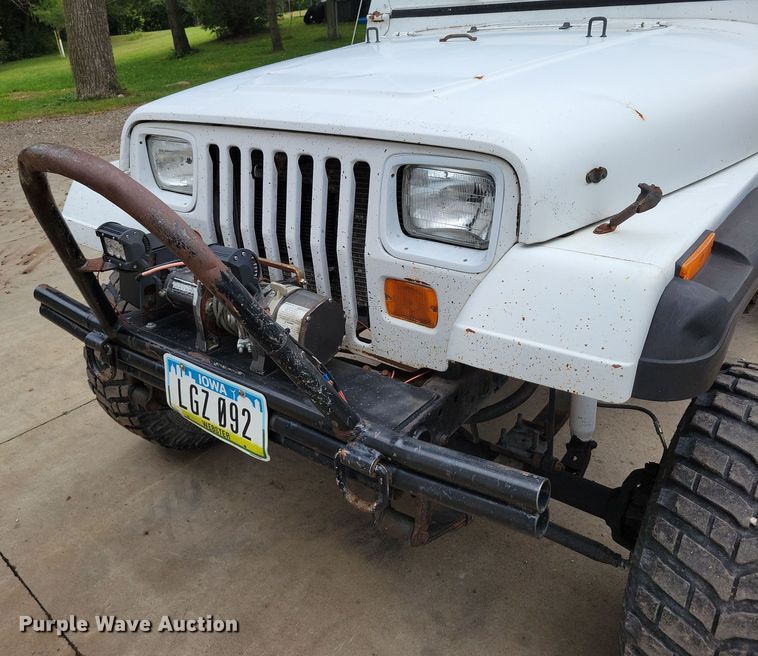 image for item DZ6485 1990 Jeep Wrangler SUV