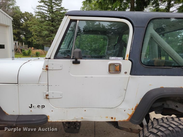 image for item DZ6485 1990 Jeep Wrangler SUV
