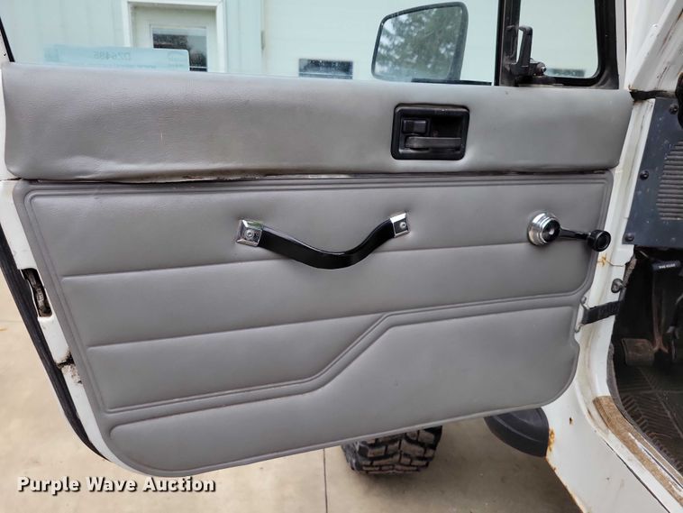 image for item DZ6485 1990 Jeep Wrangler SUV