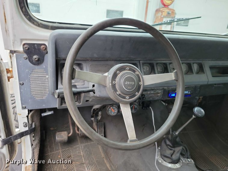 image for item DZ6485 1990 Jeep Wrangler SUV