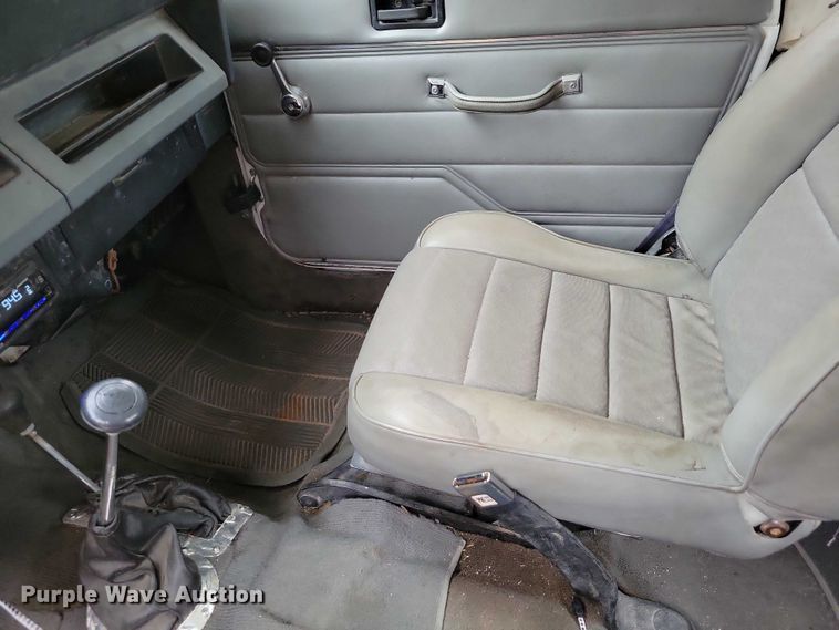 image for item DZ6485 1990 Jeep Wrangler SUV