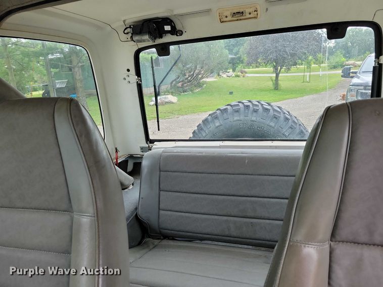 image for item DZ6485 1990 Jeep Wrangler SUV