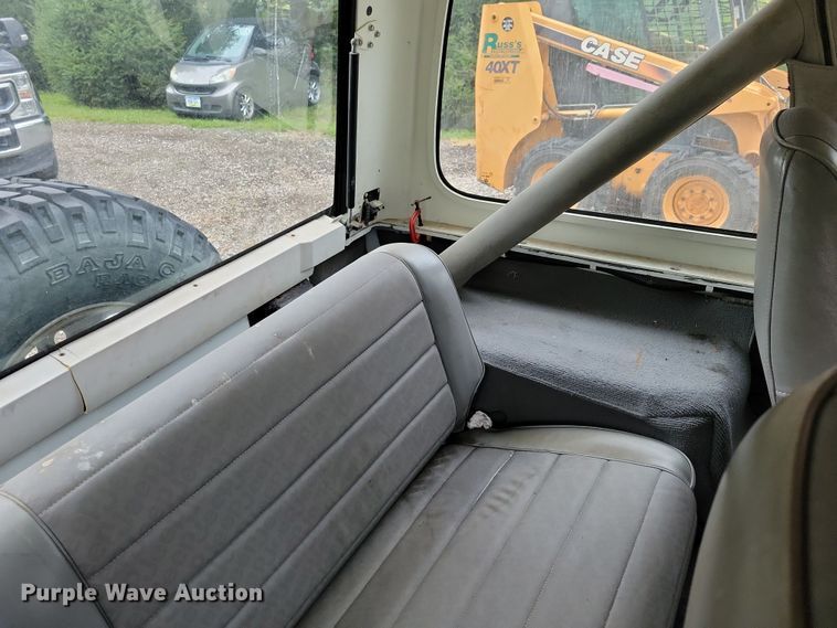 image for item DZ6485 1990 Jeep Wrangler SUV