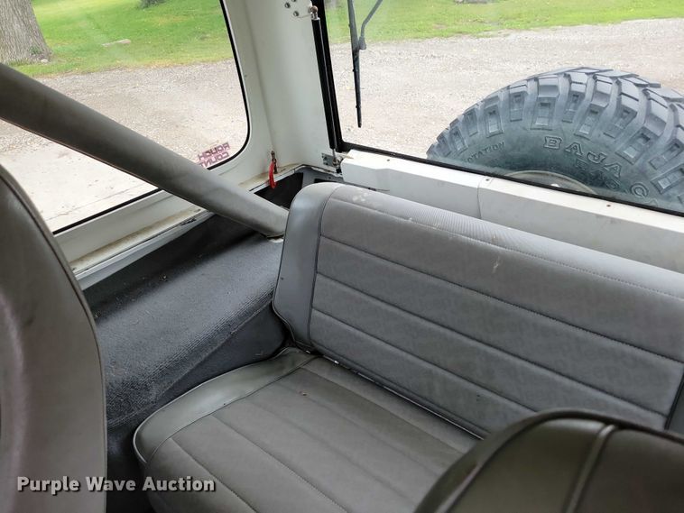 image for item DZ6485 1990 Jeep Wrangler SUV