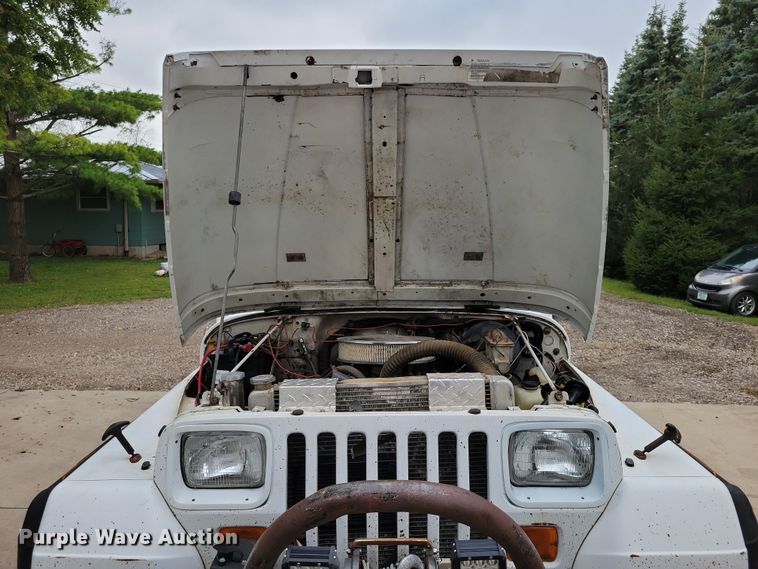 image for item DZ6485 1990 Jeep Wrangler SUV