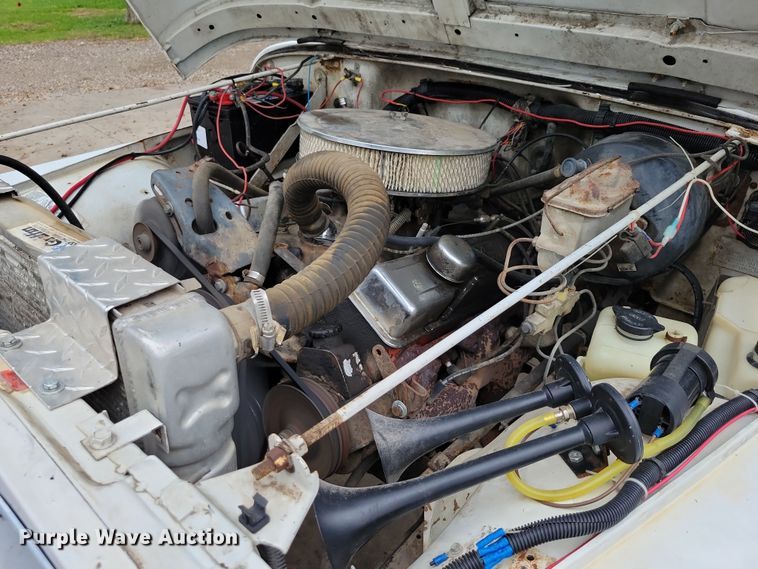 image for item DZ6485 1990 Jeep Wrangler SUV