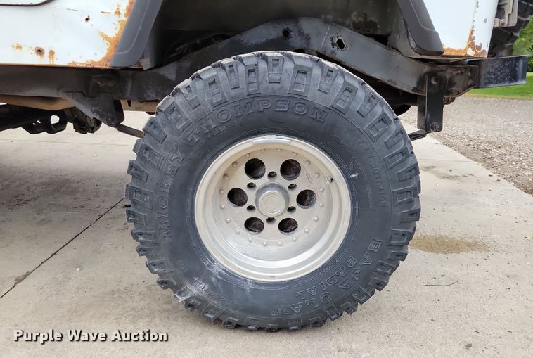 image for item DZ6485 1990 Jeep Wrangler SUV