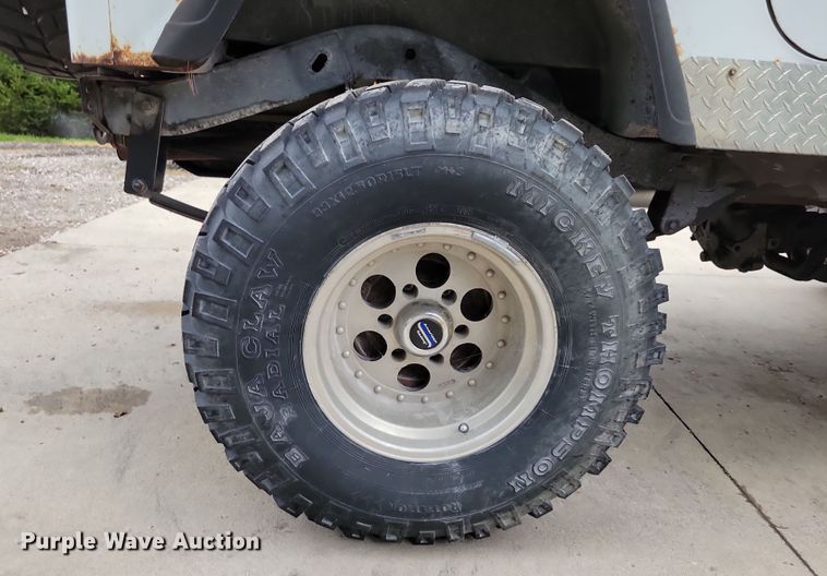 image for item DZ6485 1990 Jeep Wrangler SUV