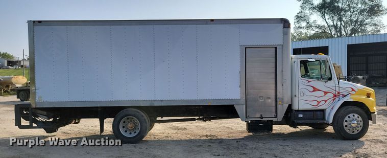 image for item DZ6489 2000 Freightliner  FL70 box truck