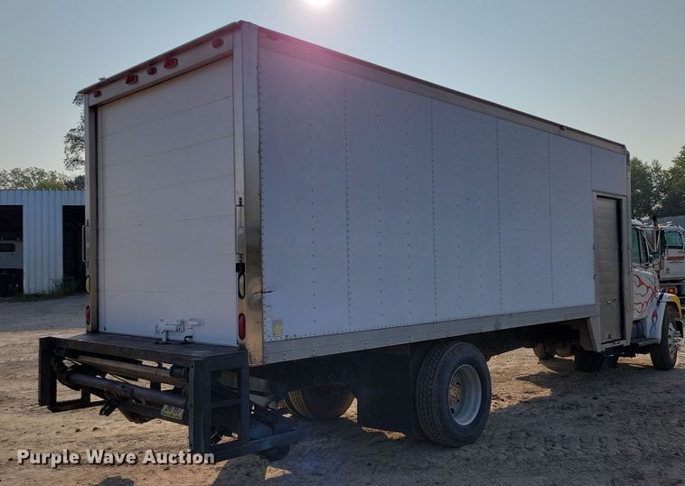 image for item DZ6489 2000 Freightliner  FL70 box truck